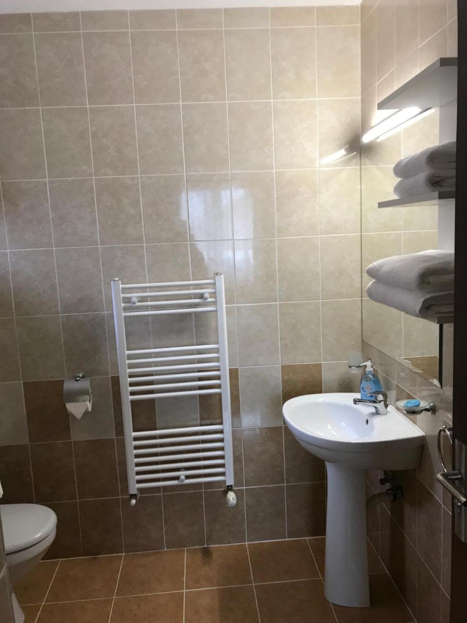 Pensiunea Granada Covasna Buitenkant foto