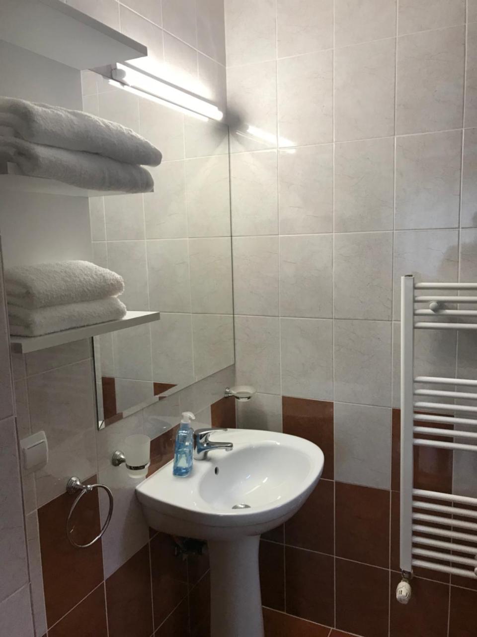 Pensiunea Granada Covasna Buitenkant foto
