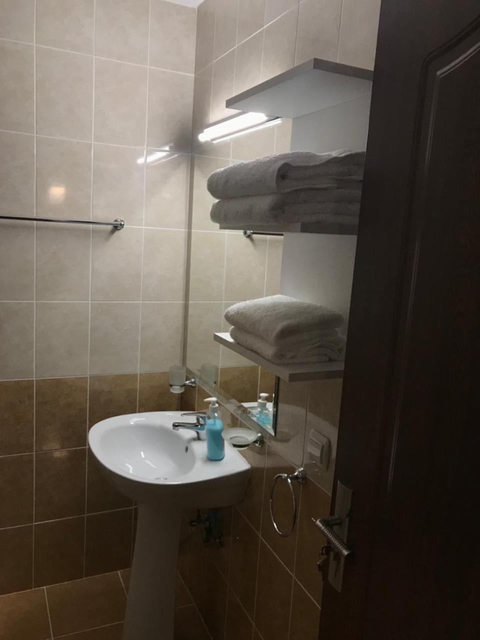 Pensiunea Granada Covasna Buitenkant foto