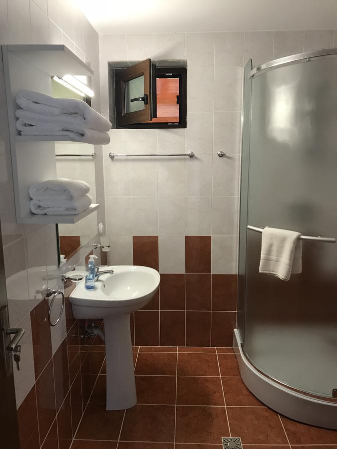 Pensiunea Granada Covasna Buitenkant foto