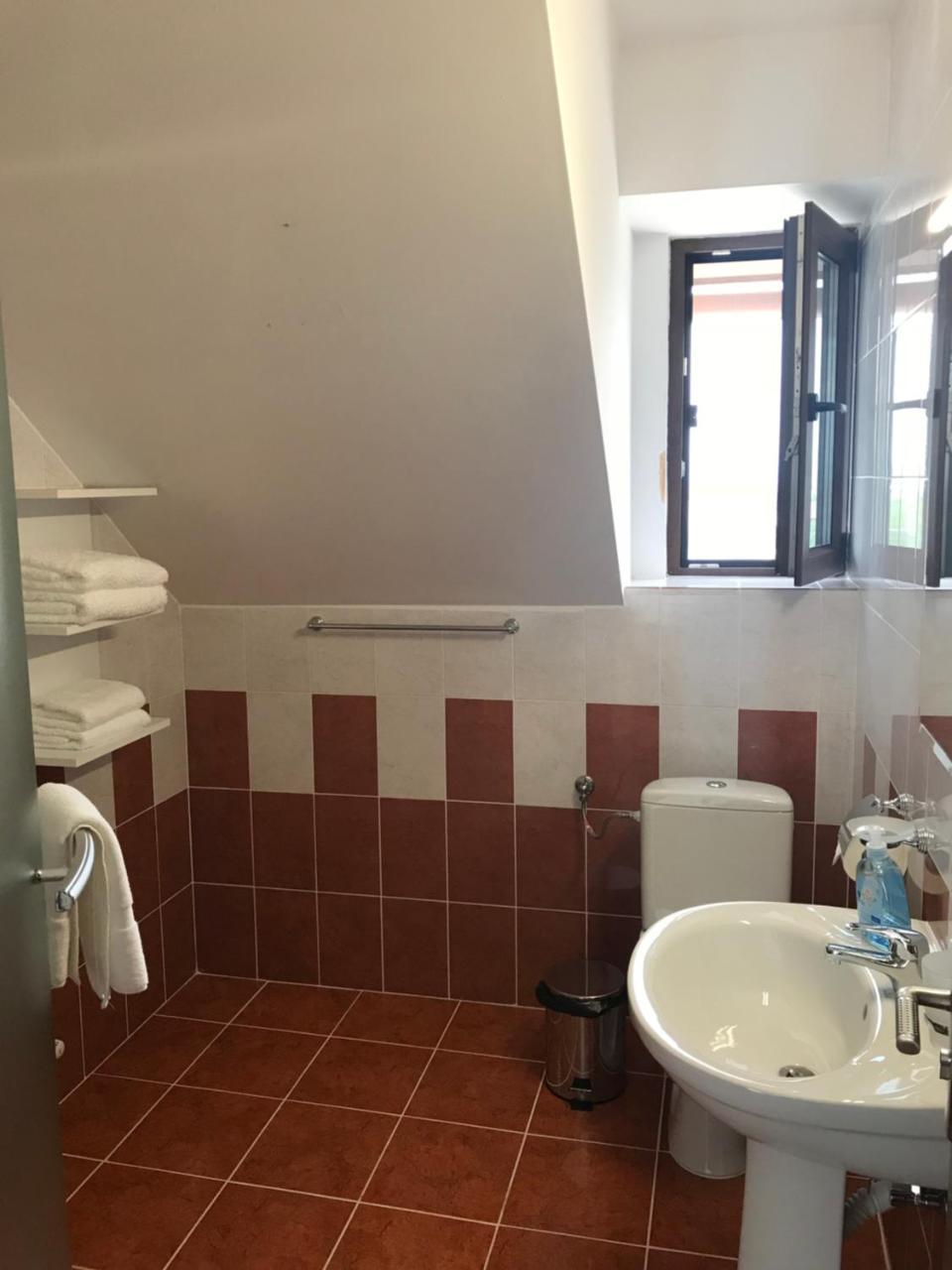 Pensiunea Granada Covasna Buitenkant foto